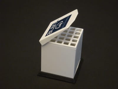 Distributeur de boulettes en plastique