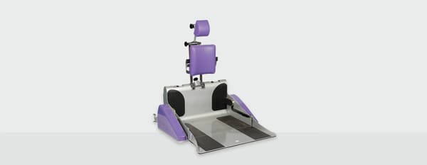 Kompakte Rollstuhl-Neigevorrichtung für bariatrische Dentalbehandlungen