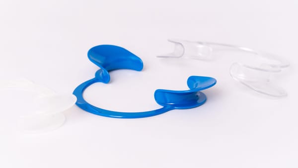 Cheek Retractor