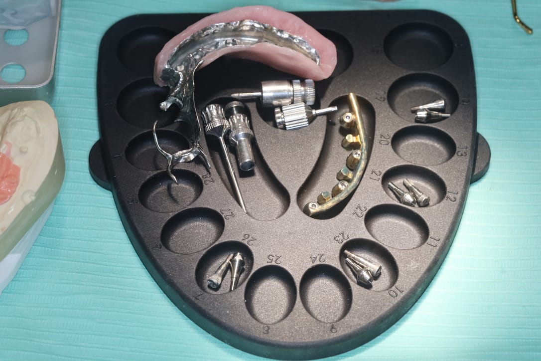 LaminateButler – DentalOrg, Sterilisationsbehälter & -tabletts