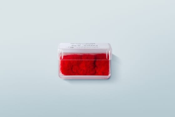 Synthetic fibers red for individualization of denture base material