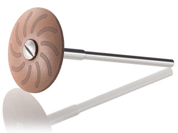 Politur von thermoplastischem PMMA & PEEK Material P0610 – NTI-Kahla, Polishers